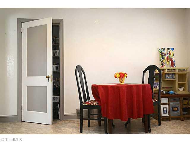 825 Cliff Road Asheboro, NC 27203 - Photo 6 of 16 Dining Room.