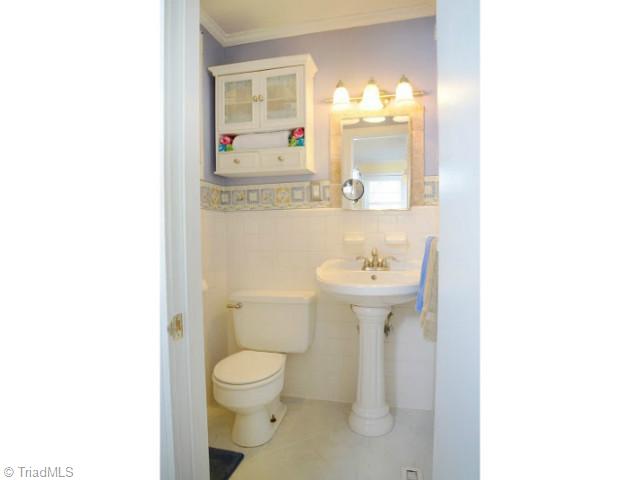 825 Cliff Road Asheboro, NC 27203 - Photo 8 of 16 Master Bath/Spa.