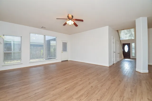 a view of livingroom with hardwood floor and ceiling fan