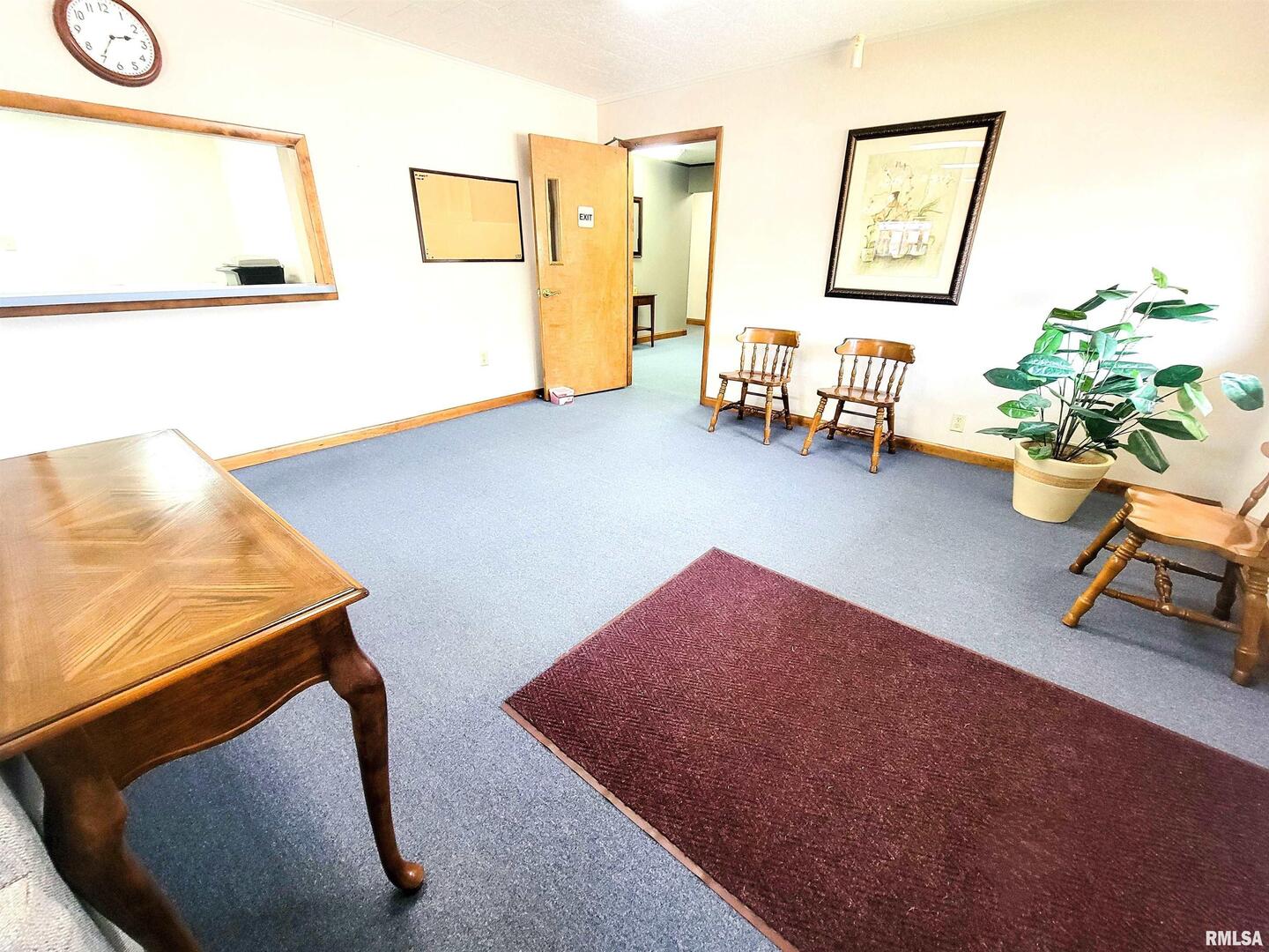 119 West 2nd Street Flora, IL 62839 - Photo 20 of 99 a living room with furniture and a wooden floor
