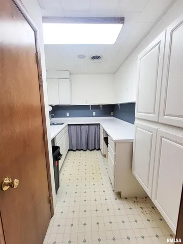 a view of a yard in front of a house with plants