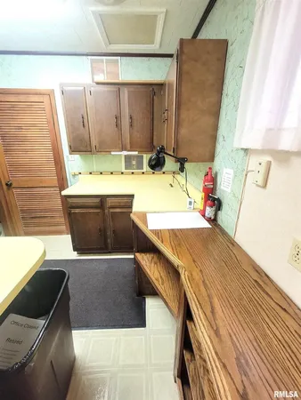 $144,000 | 119 West 2nd Street, Flora, IL 62839