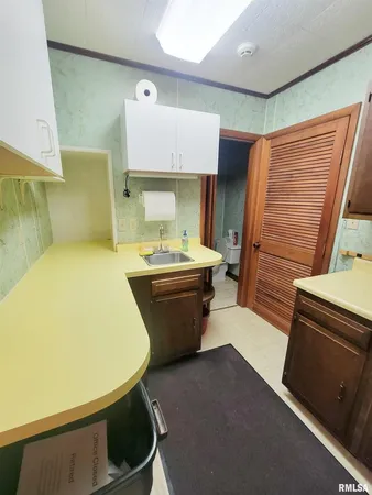 $144,000 | 119 West 2nd Street, Flora, IL 62839