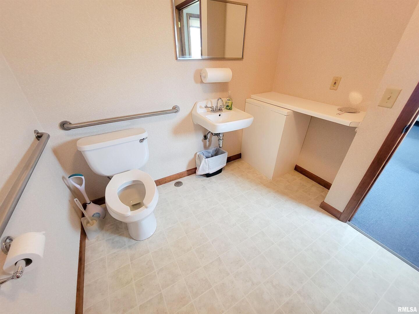 119 West 2nd Street Flora, IL 62839 - Photo 76 of 99 a bathroom with a toilet sink and mirror
