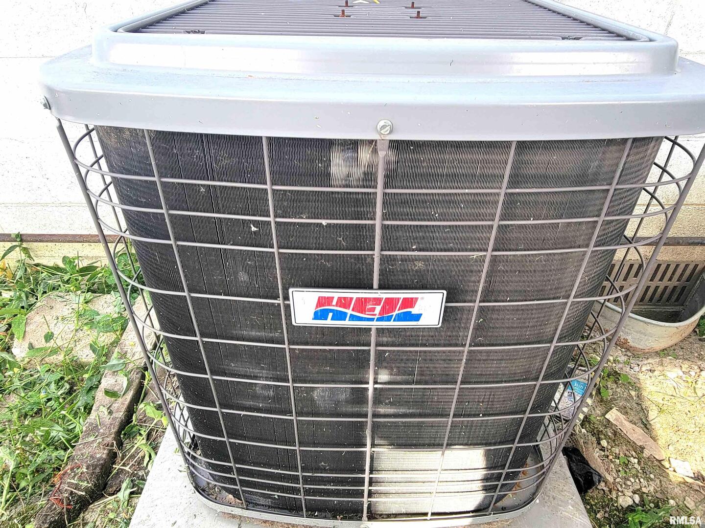 119 West 2nd Street Flora, IL 62839 - Photo 87 of 99 a bathroom with a shower