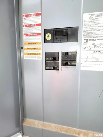 $149,000 | 119 West 2nd Street, Flora, IL 62839