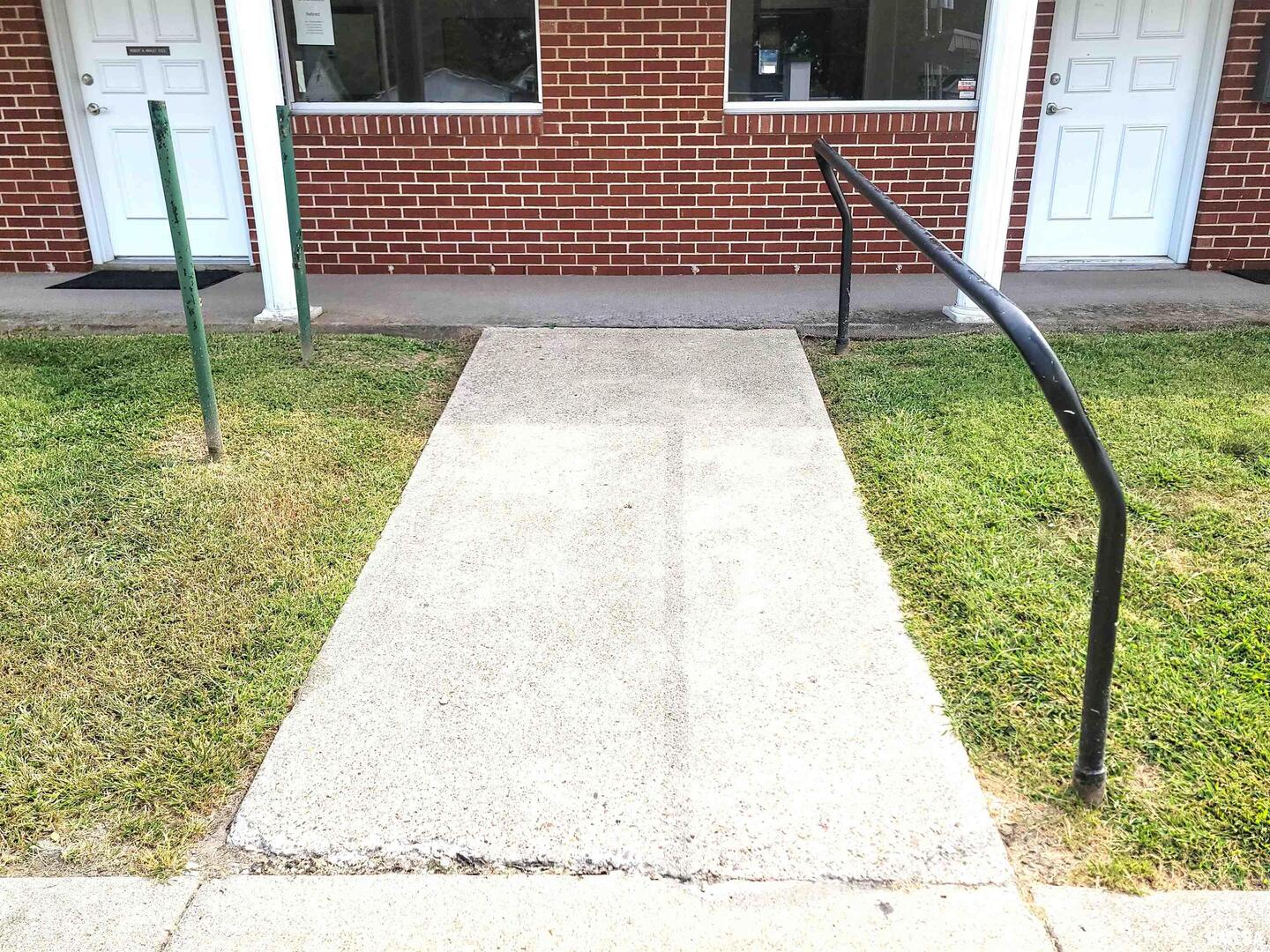 119 West 2nd Street Flora, IL 62839 - Photo 9 of 99 a view of a backyard with a garden