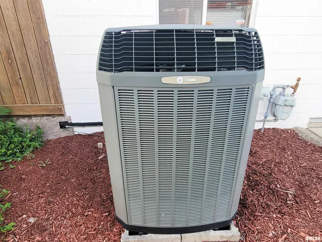 $149,000 | 119 West 2nd Street, Flora, IL 62839