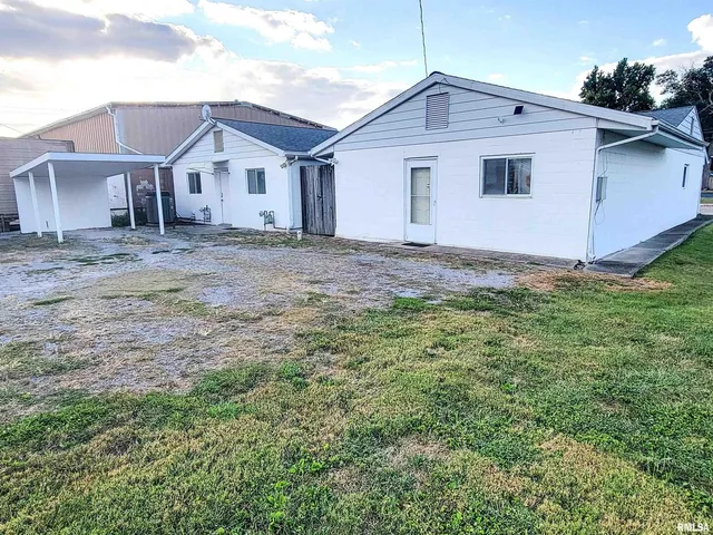 $149,000 | 119 West 2nd Street, Flora, IL 62839