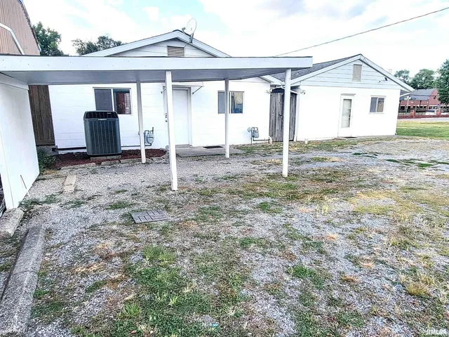 $149,000 | 119 West 2nd Street, Flora, IL 62839