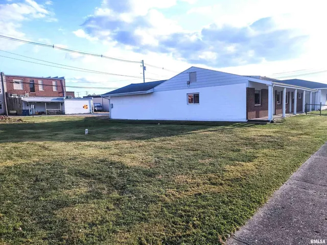 $149,000 | 119 West 2nd Street, Flora, IL 62839