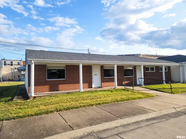 $144,000 | 119 West 2nd Street, Flora, IL 62839