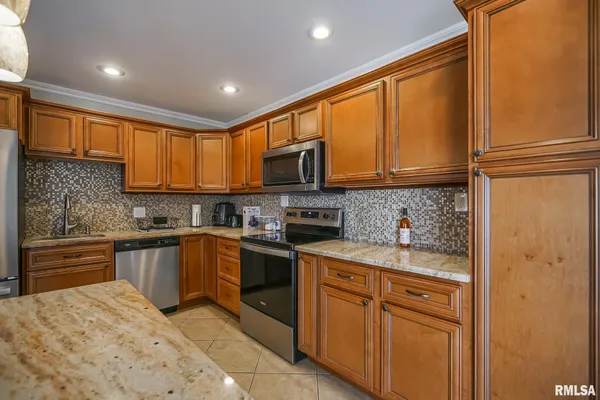 $179,900 | 2307 West Cindy Lane, Peoria, IL 61614