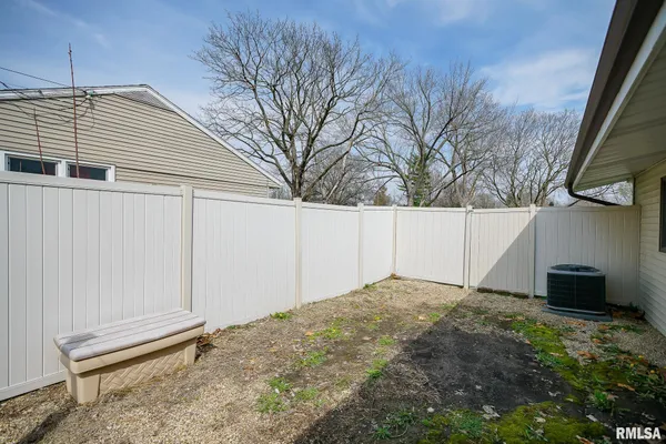 $179,900 | 2307 West Cindy Lane, Peoria, IL 61614