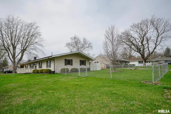 $179,900 | 2307 West Cindy Lane, Peoria, IL 61614