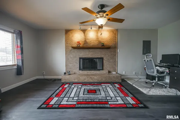 $179,900 | 2307 West Cindy Lane, Peoria, IL 61614