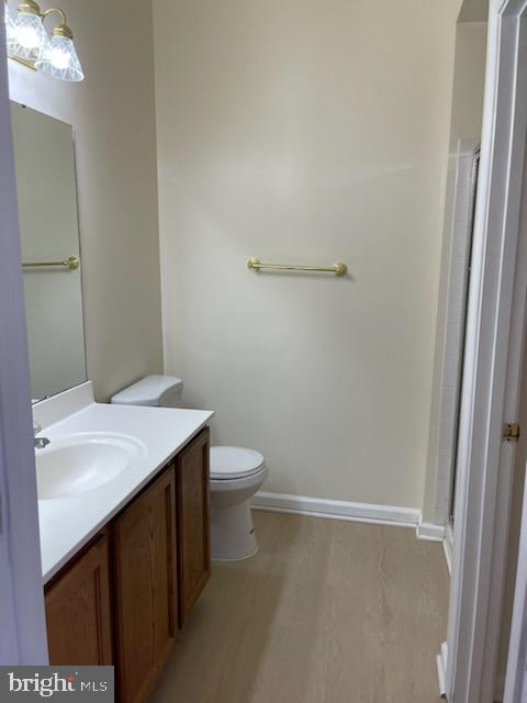 4136 Hummel Way Woodbridge, VA 22192 - Photo 22 of 28 a bathroom with a sink and a toilet