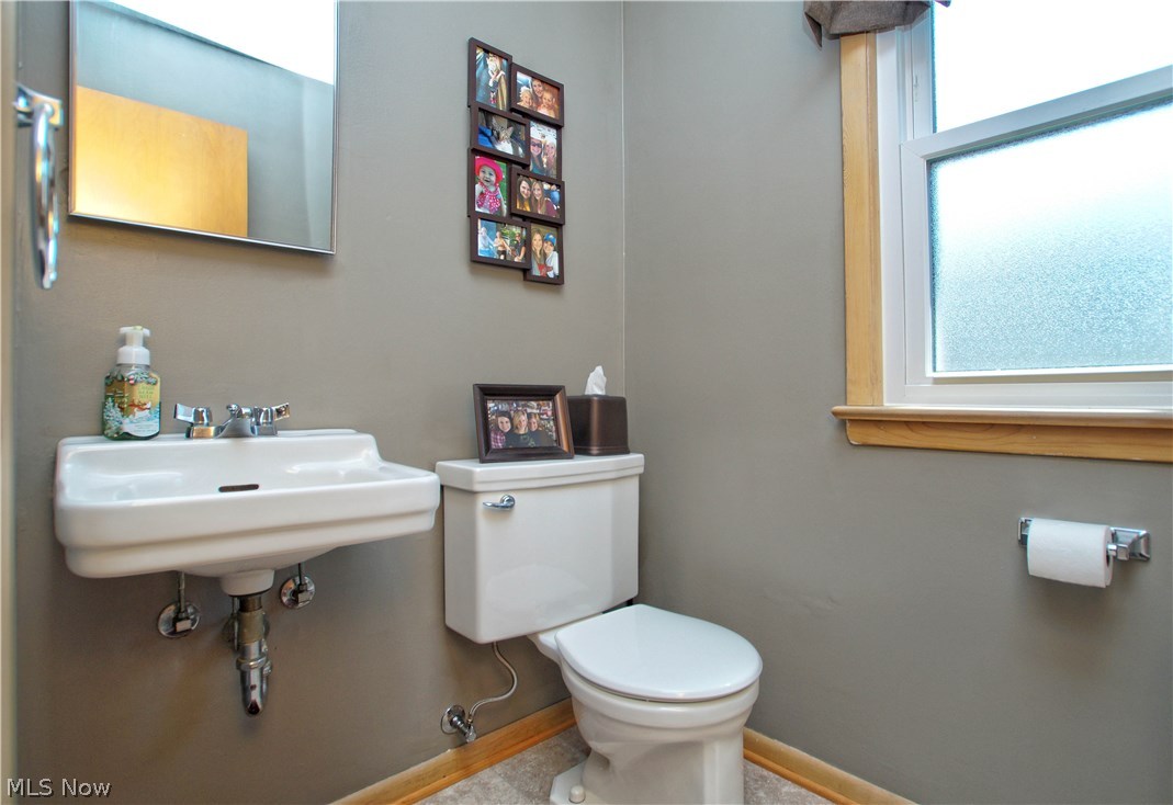 8601 Royal Ridge Drive Parma, OH 44129 - Photo 25 of 33 Half bath off of mud room.