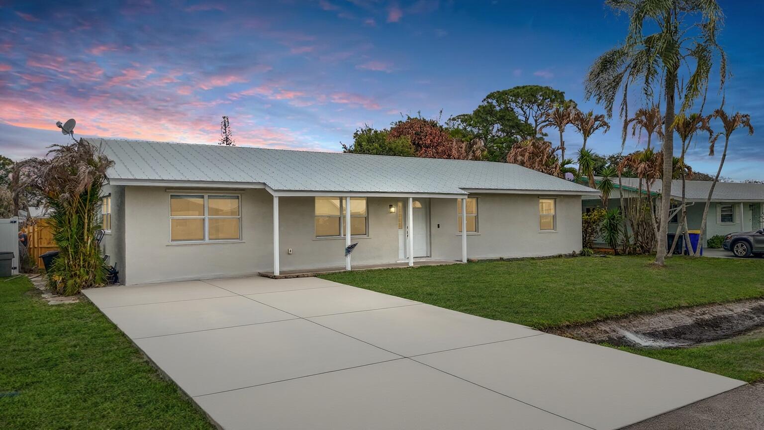 1741 Southeast Jackson Street Stuart, FL 34997 - Photo 1 of 35 AZ229ZjYDbNUTzJ9_V4mdg-AZ229ZjYPUtT3i9CT