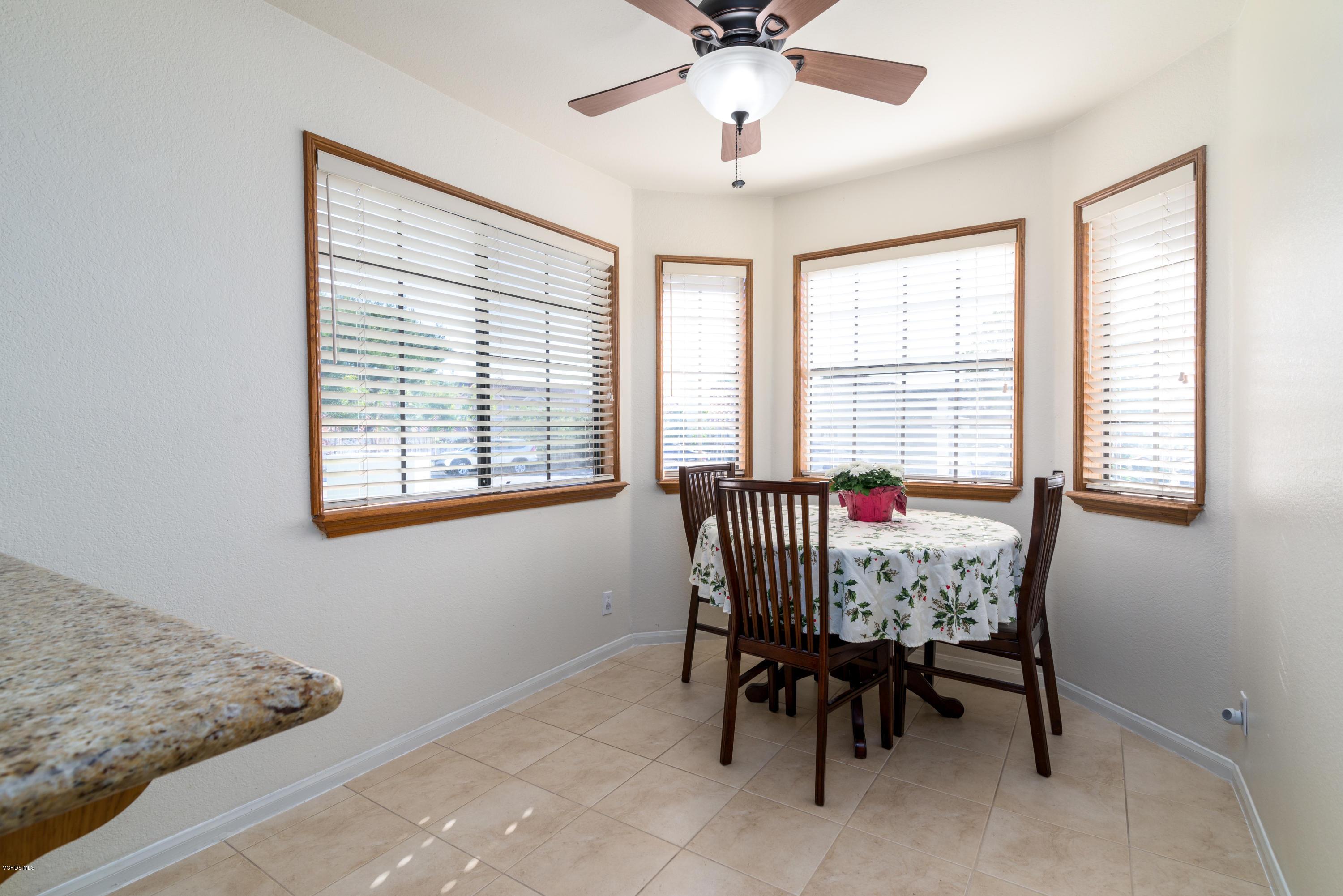 713 Congressional Road Simi Valley, CA 93065 - Photo 12 of 27 11
