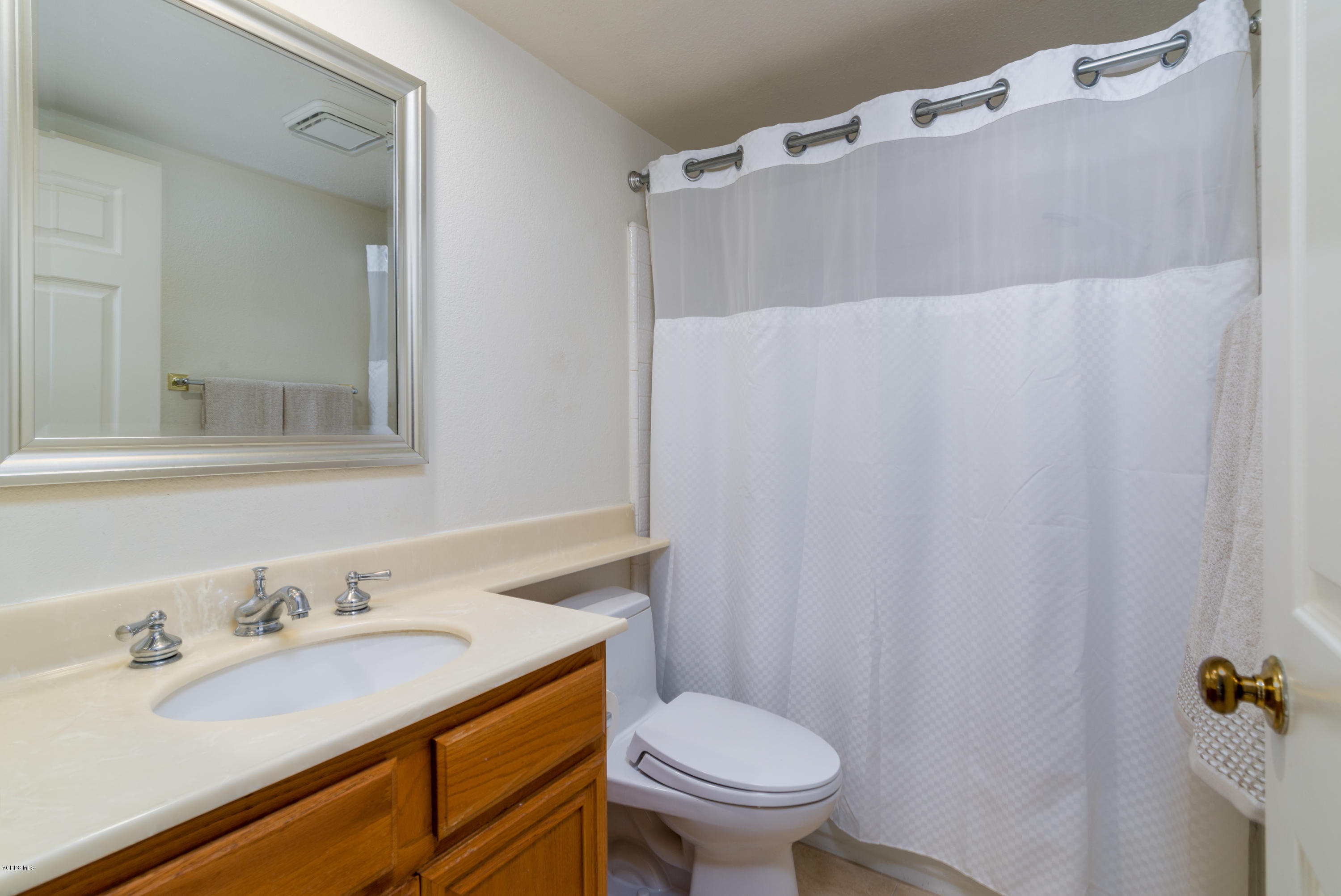 713 Congressional Road Simi Valley, CA 93065 - Photo 14 of 27 17