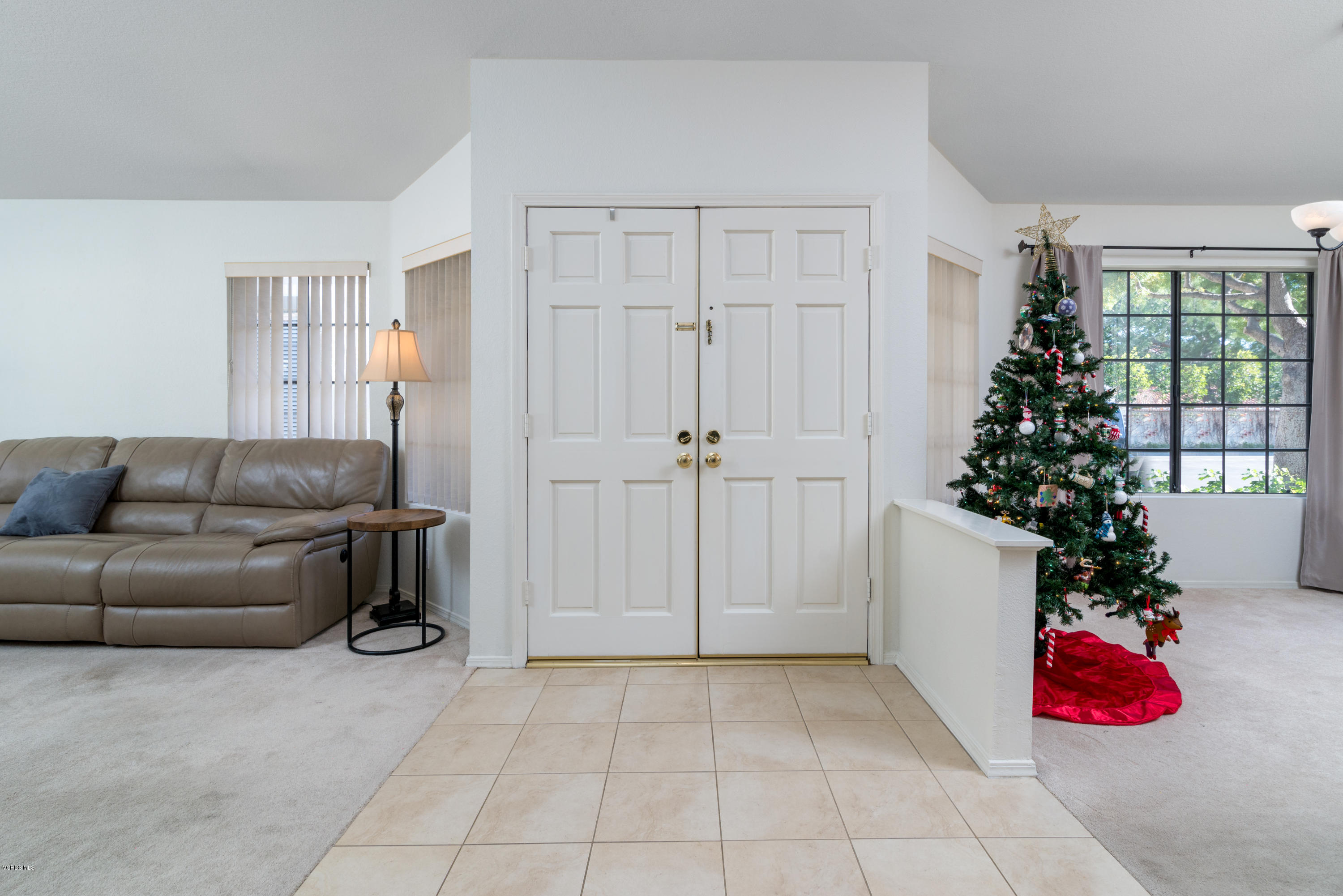 713 Congressional Road Simi Valley, CA 93065 - Photo 3 of 27 27