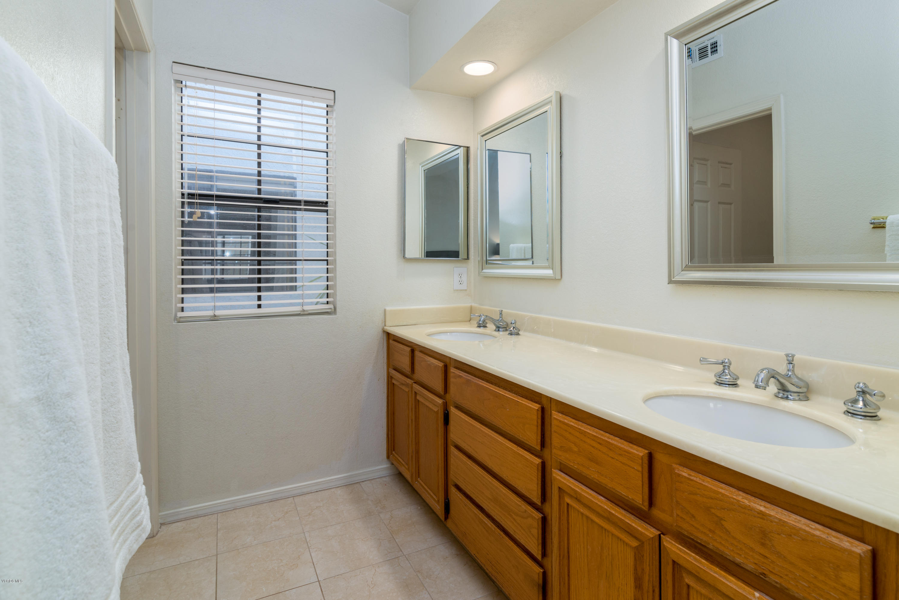 713 Congressional Road Simi Valley, CA 93065 - Photo 21 of 27 22