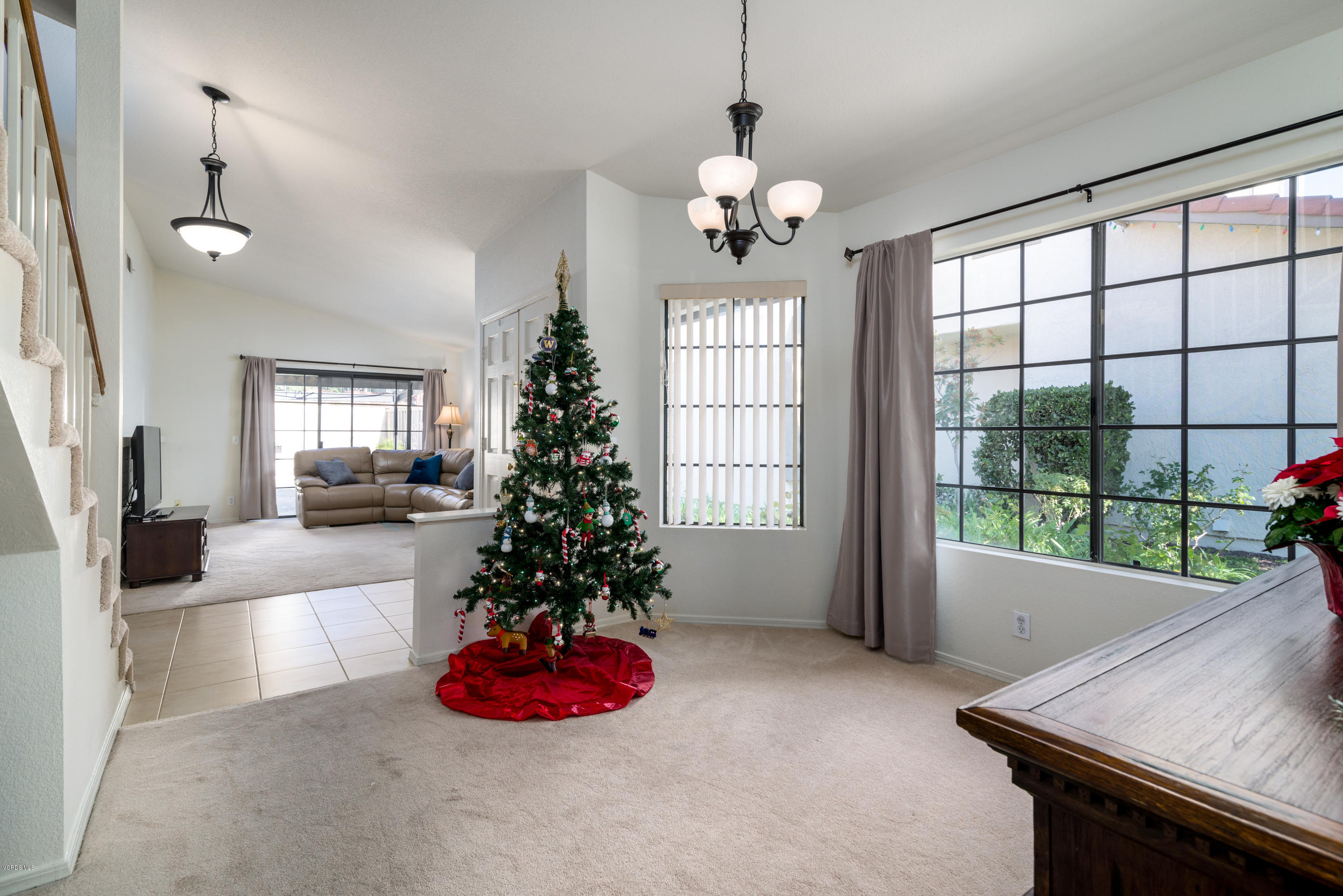 713 Congressional Road Simi Valley, CA 93065 - Photo 4 of 27 13