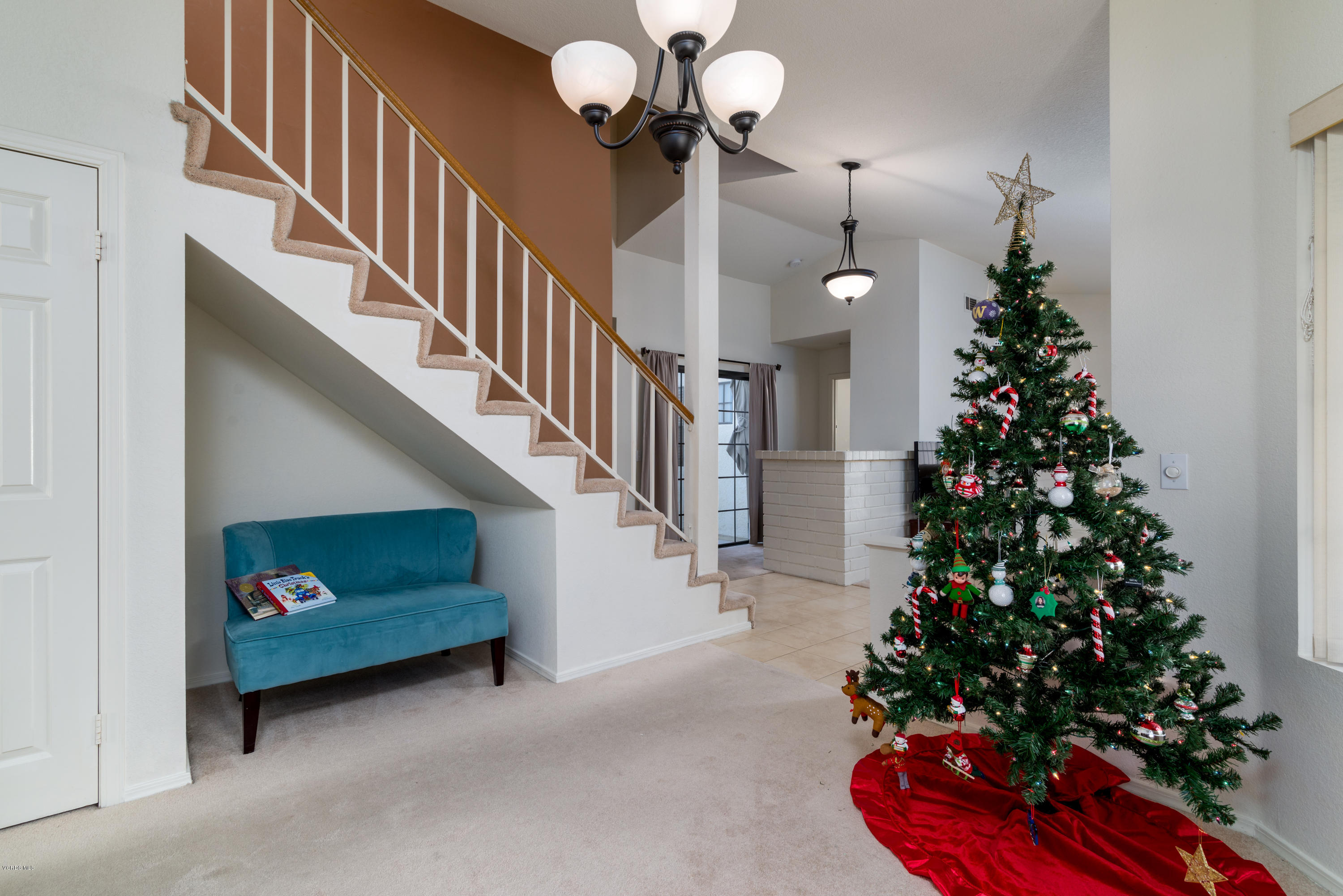 713 Congressional Road Simi Valley, CA 93065 - Photo 5 of 27 14