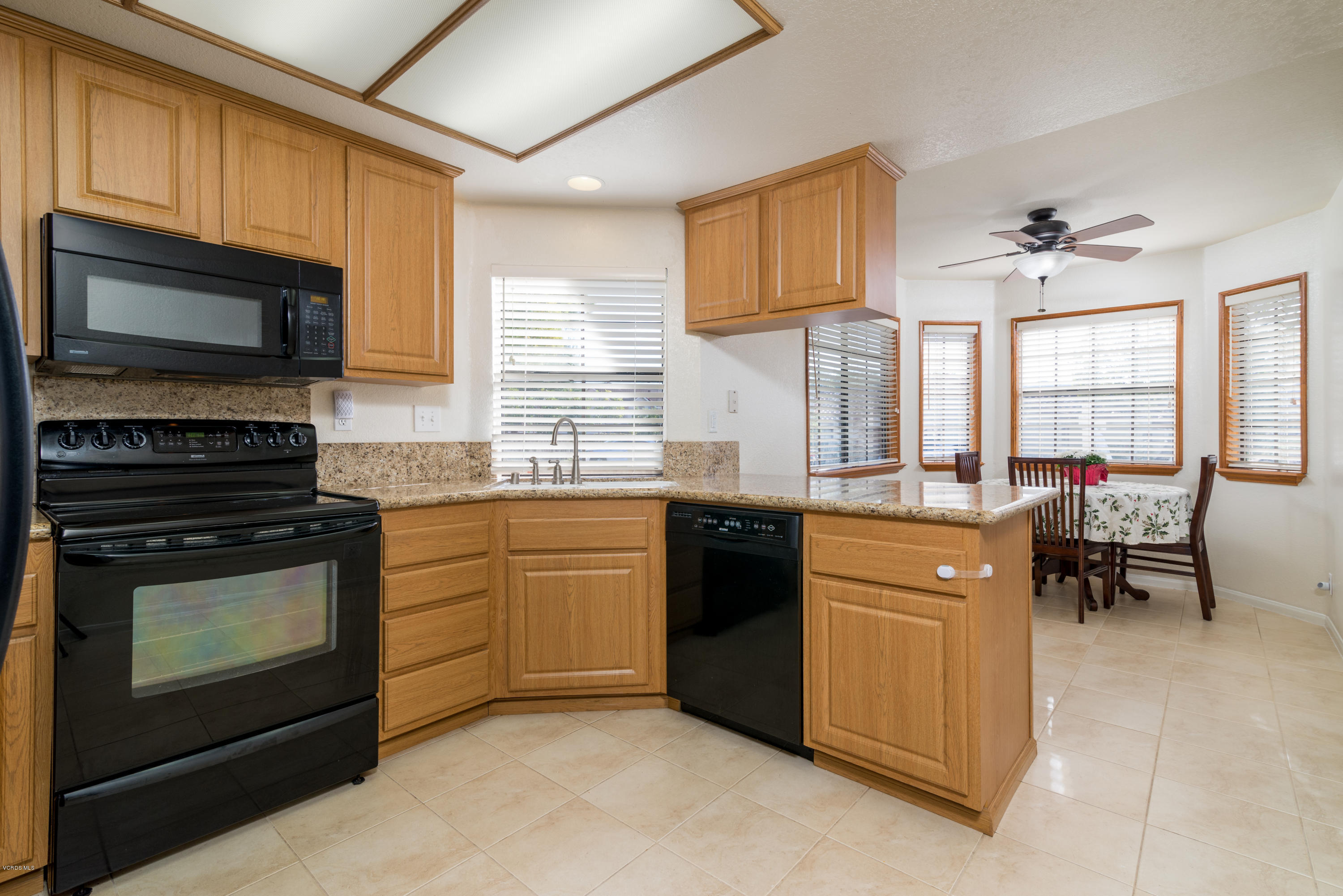 713 Congressional Road Simi Valley, CA 93065 - Photo 8 of 27 08