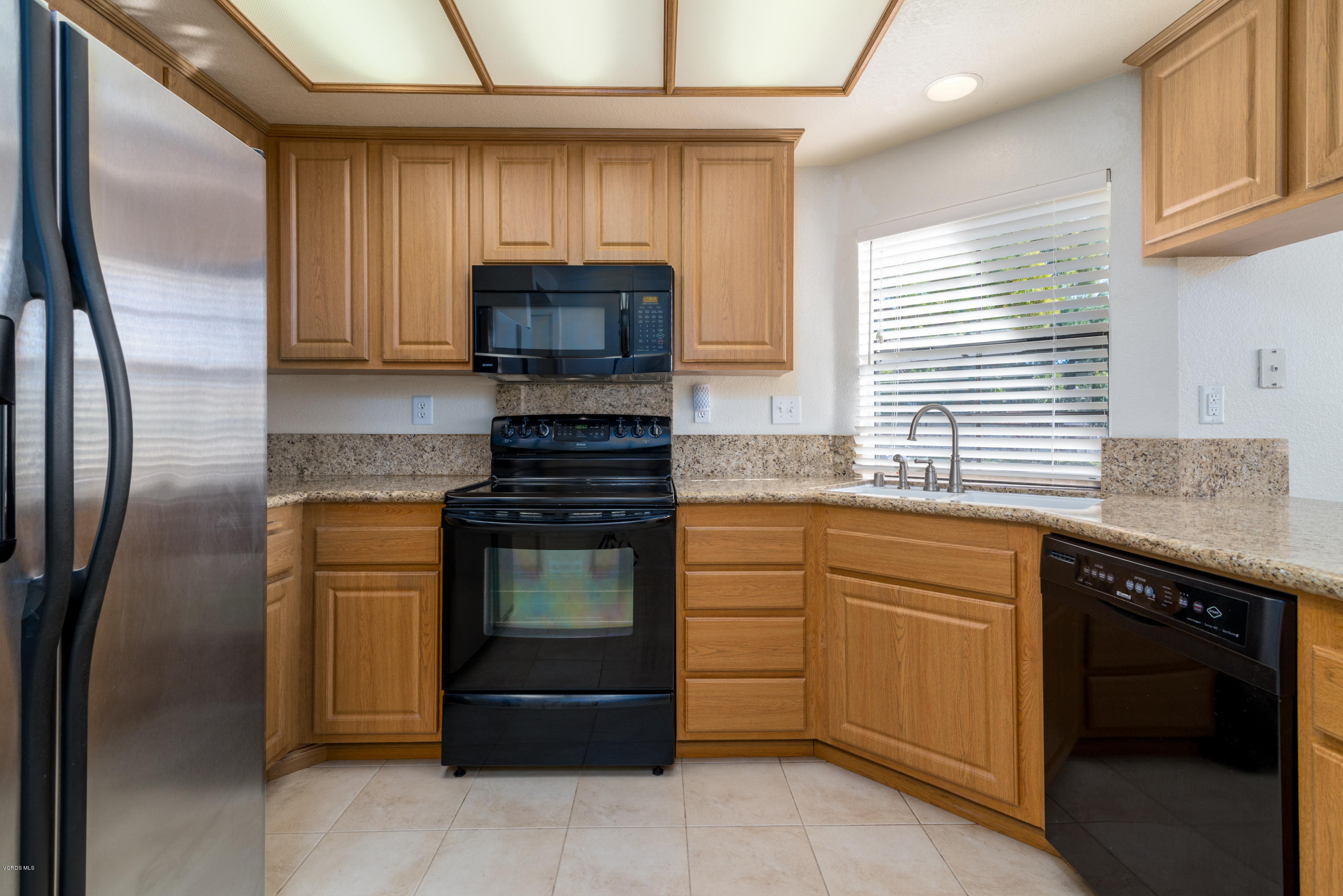 713 Congressional Road Simi Valley, CA 93065 - Photo 9 of 27 09