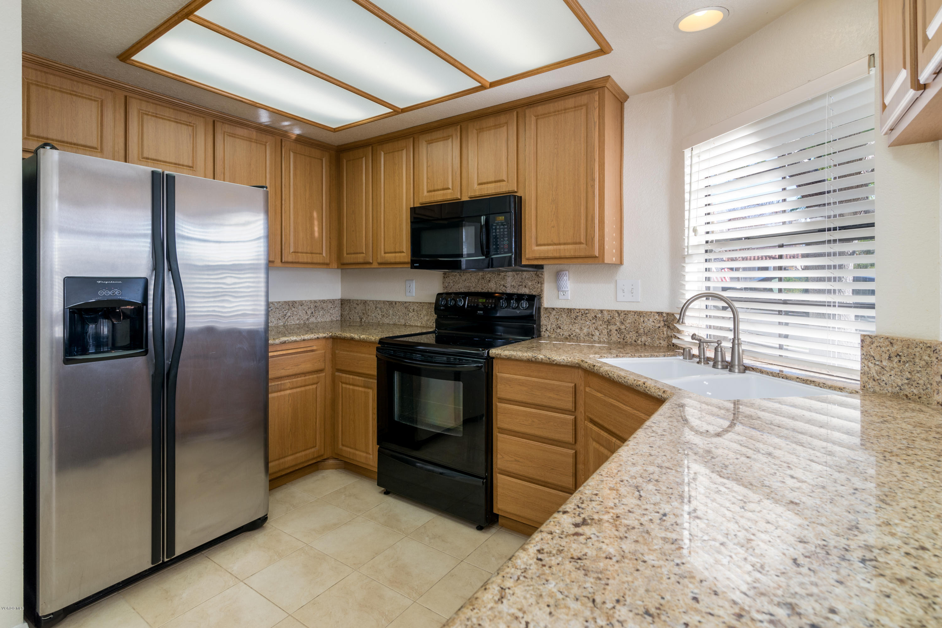 713 Congressional Road Simi Valley, CA 93065 - Photo 10 of 27 10
