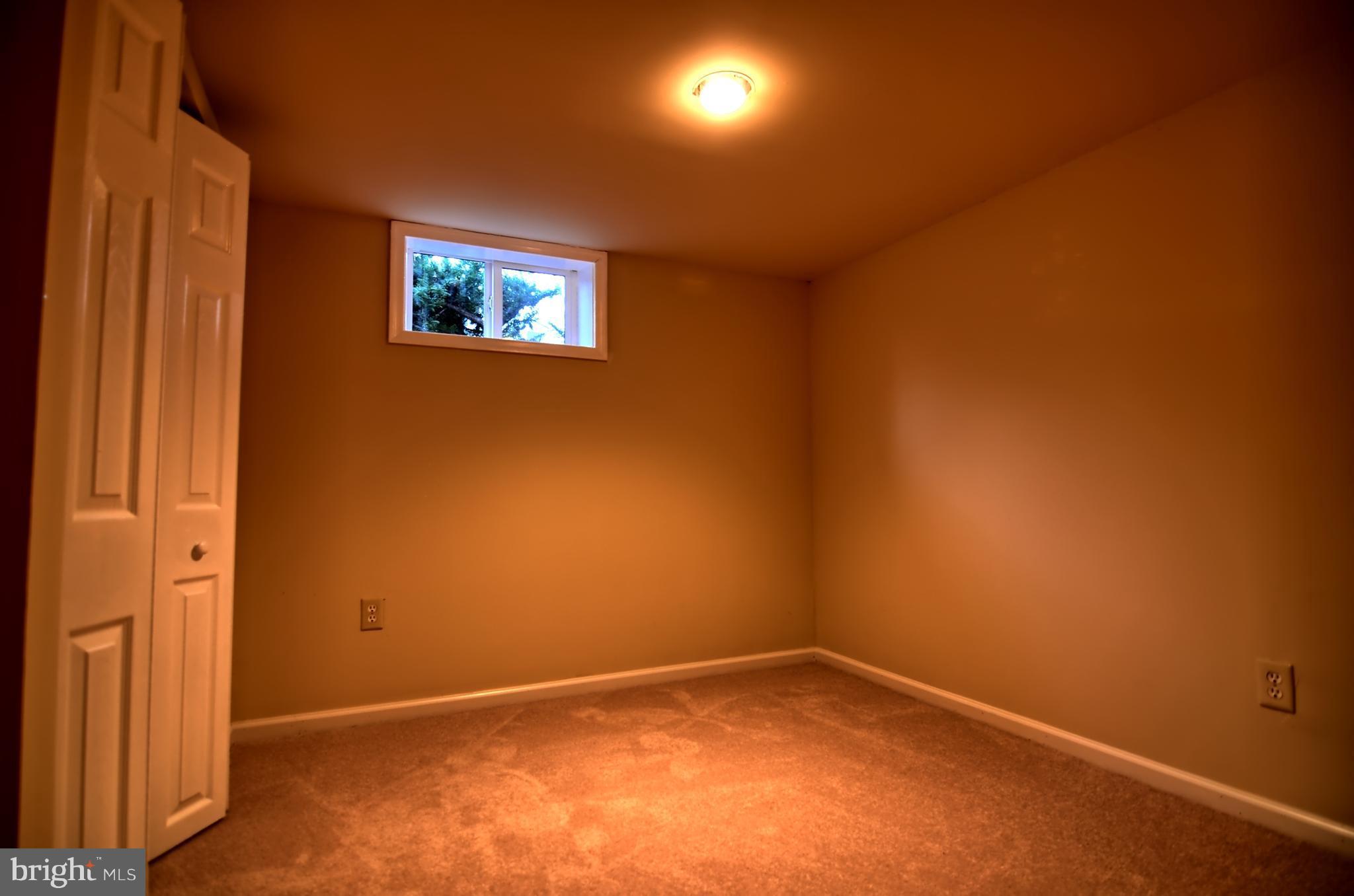 2603 Randolph Road Silver Spring, MD 20902 - Photo 20 of 26 an empty room with a window