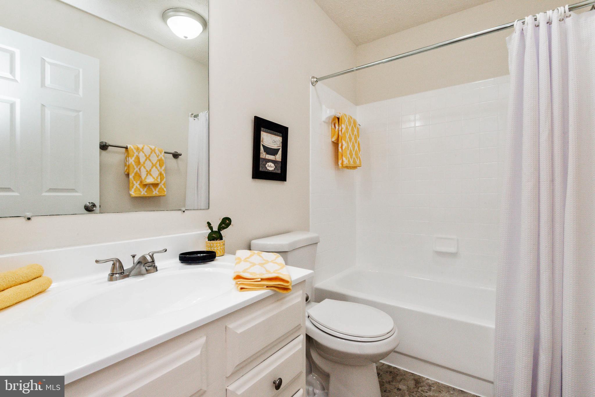 8584 Davis Road Columbia, MD 21045 - Photo 24 of 31 2nd Floor hallway full bath