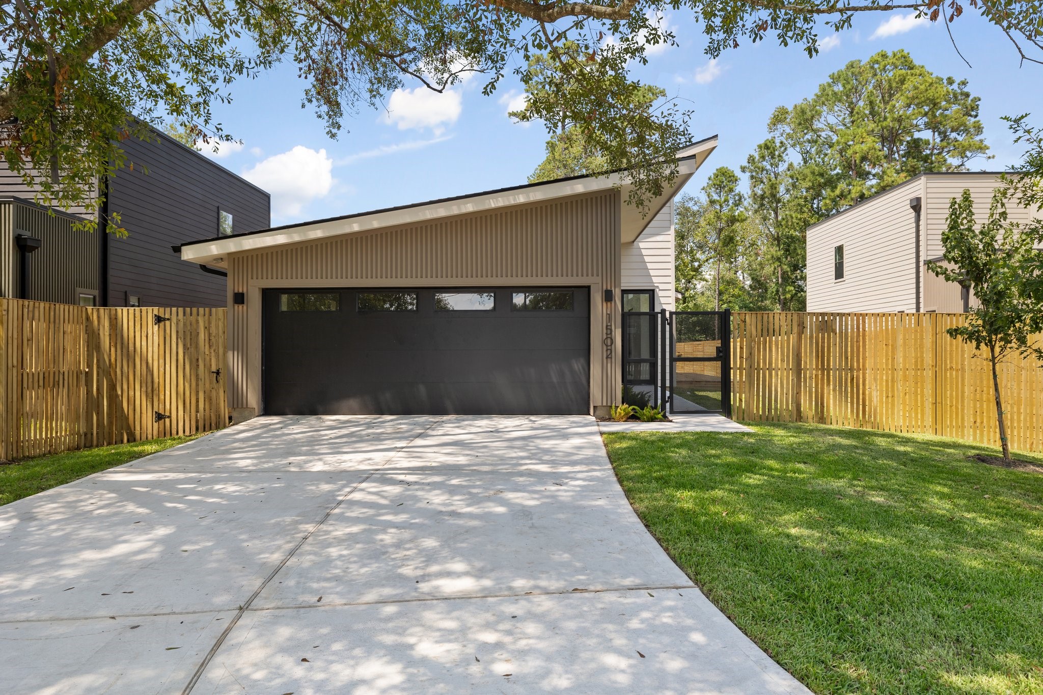 1502 Primrose Street Conroe, TX 77385 - Photo 3 of 34