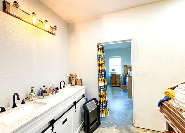 $850,000 | 125 Overlook Drive, Cisco, TX 76437