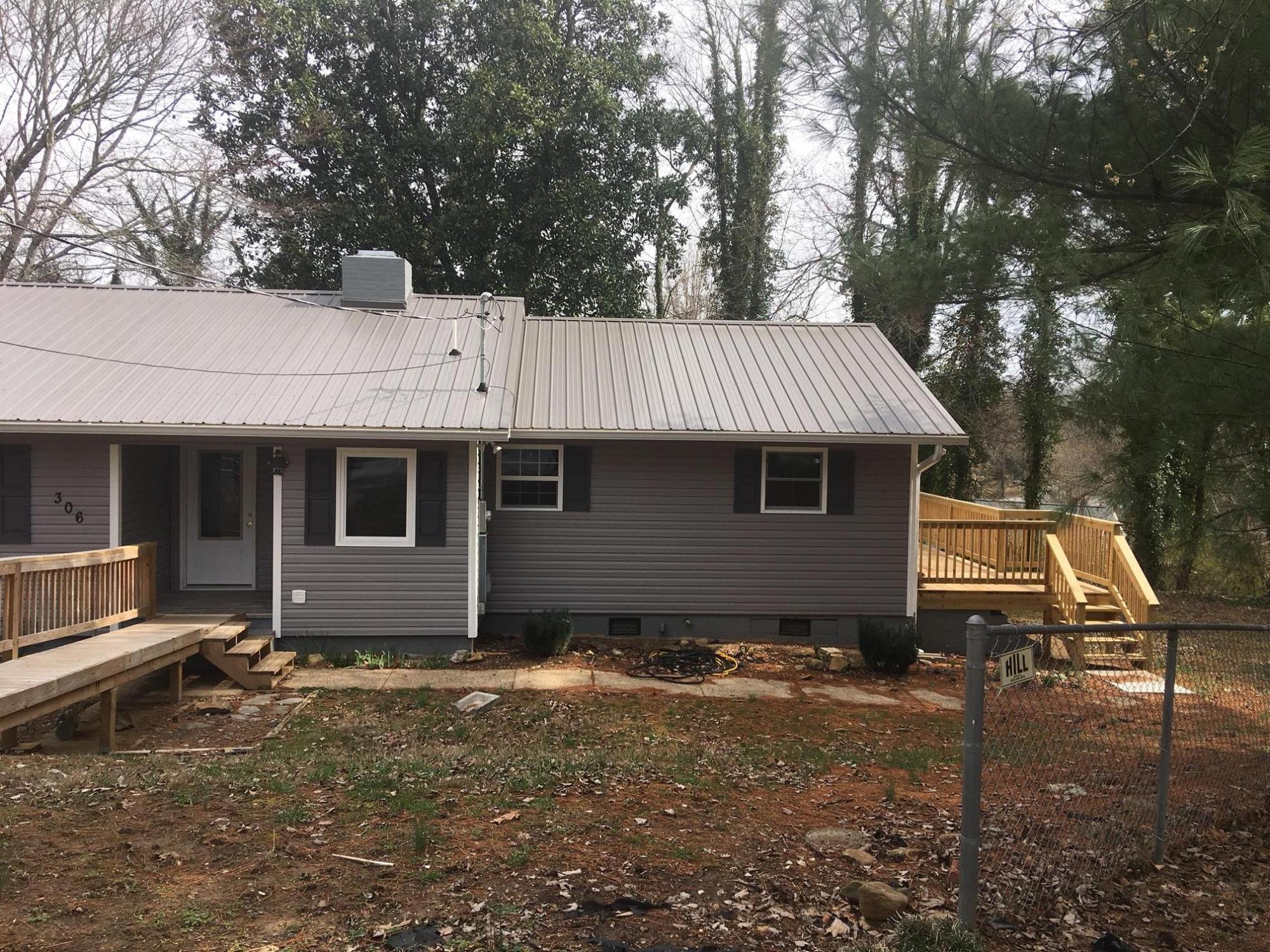306 East Faunce Lane Oak Ridge, TN 37830 - Photo 2 of 15 306fauncedeck