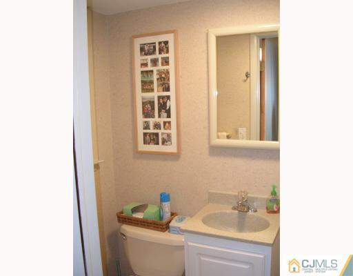 1246 Cherokee Road North Brunswick, NJ 08902 - Photo 6 of 9 Gallery Image 6