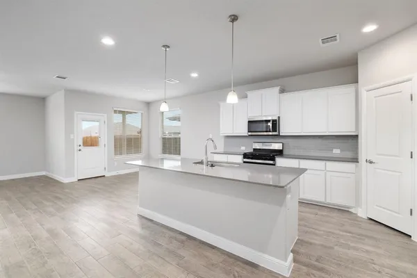 $2,225 | 155 Dogwood Avenue, Rhome, TX 76078