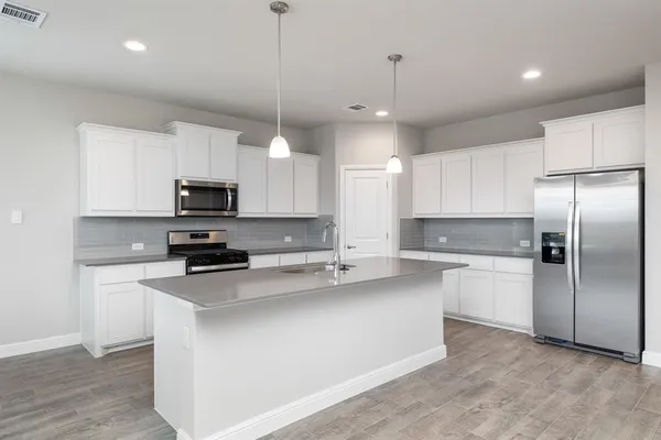 $2,225 | 155 Dogwood Avenue, Rhome, TX 76078