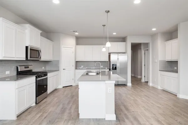 $2,225 | 155 Dogwood Avenue, Rhome, TX 76078