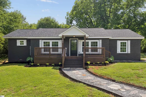 $379,900 | 147 State Rd S-37-132, West Union, SC 29696