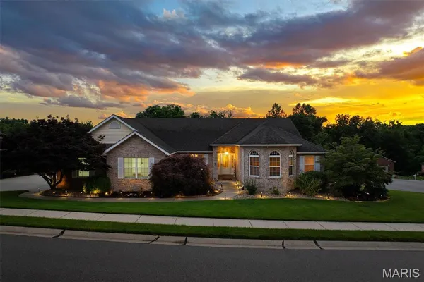 $500,000 | 123 Kingsbrooke Boulevard, Glen Carbon, IL 62034