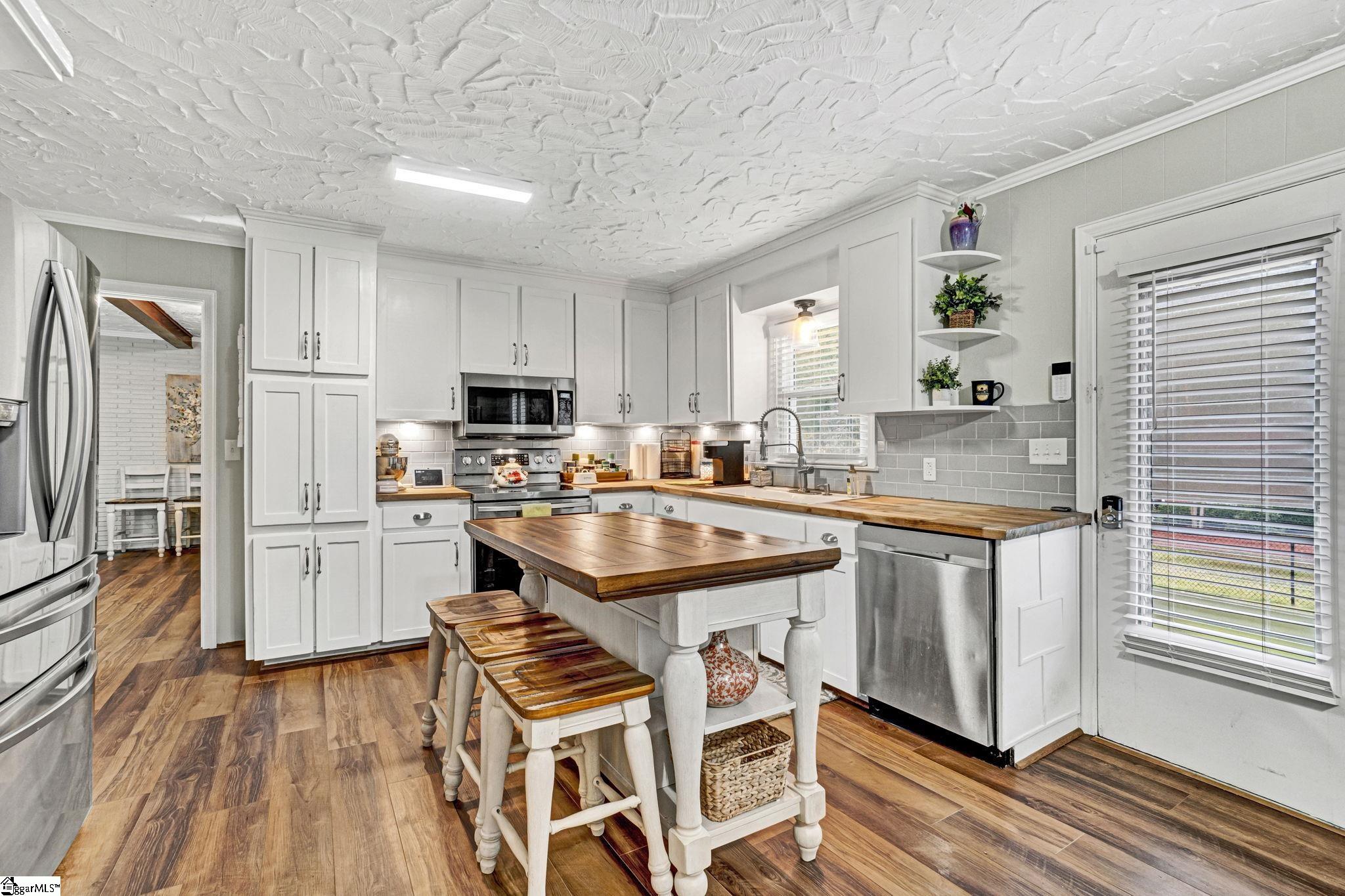 607 South Adair Street Clinton, SC 29325 - Photo 3 of 50