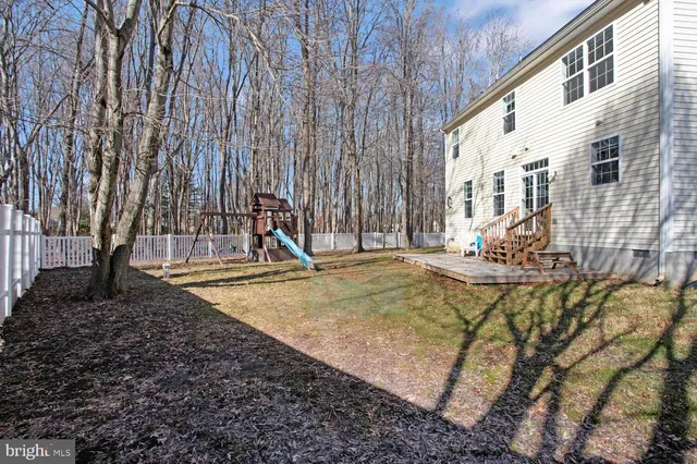 a view of a backyard with a fountain