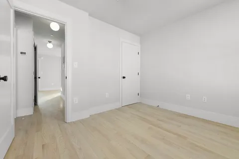 $3,250 | 183 Maverick Street, Unit 3, Boston, MA 02128
