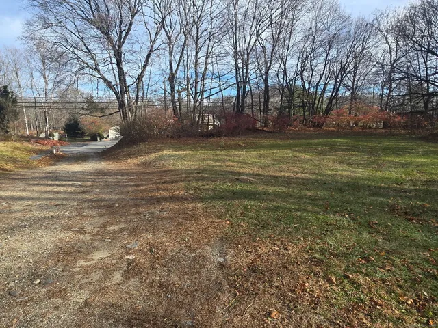 a view of a yard with a house
