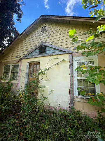 a view of a backyard of the house