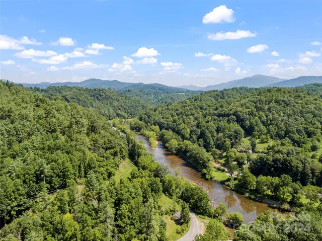 $399,999 | 1471 Toe River Road, Green Mountain, NC 28740