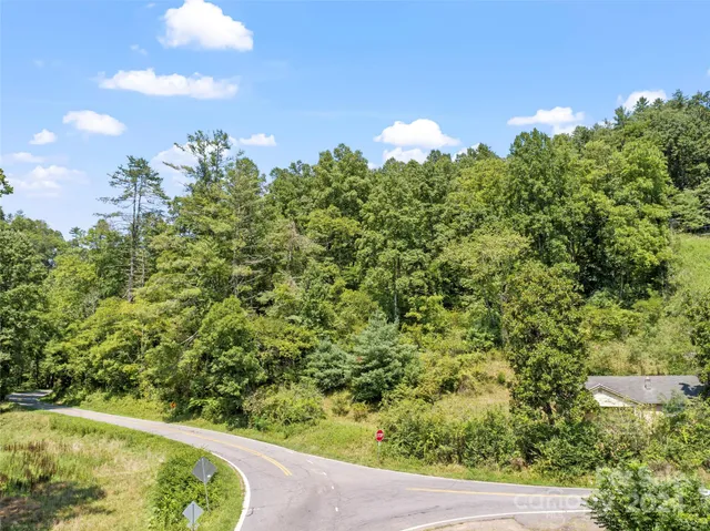 $399,999 | 1471 Toe River Road, Green Mountain, NC 28740
